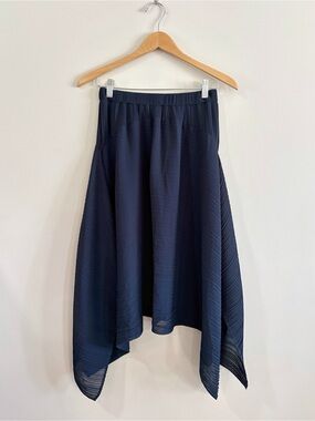 Club Monaco Navy Asymmetrical Sheer Flowy Skirt Lined Women 00 Quiet Luxury